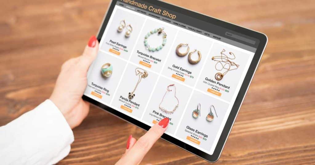 Print on demand jewelry (image)